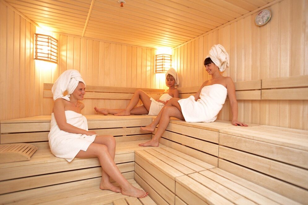 Saunas are public places where you can contract onychomycosis