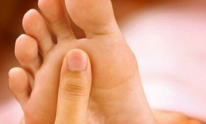 How to treat from nail fungus on the feet with household soap