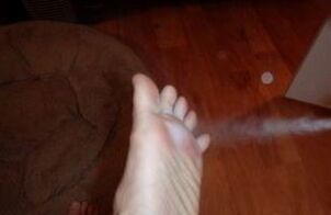 aerosol treatment on fungal -affected feet